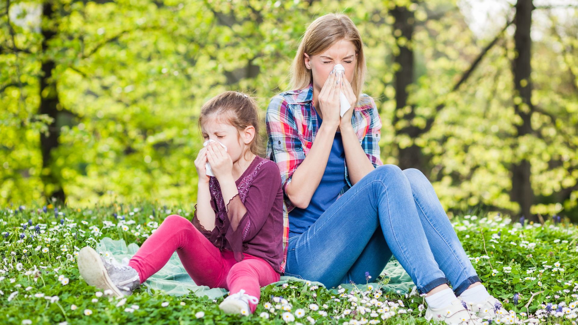 Mother and daughter blow their noses outdoors | Air Purifiers for Allergies | Molekule